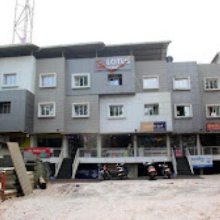 Lotus Lodge Kalmath Kankavali Bagian luar foto